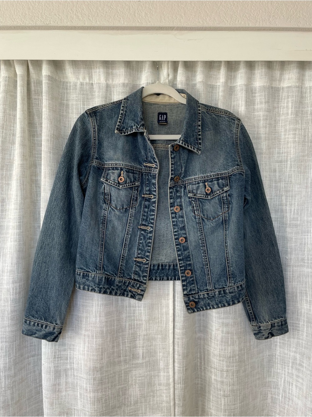 Vintage Y2K Gap Medium Wash Denim Trucker Jacket Classic Casual